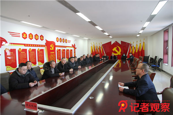 同發(fā)東周窯煤業(yè)公司黨委節(jié)前傾情慰問(wèn)困難黨員 (1)