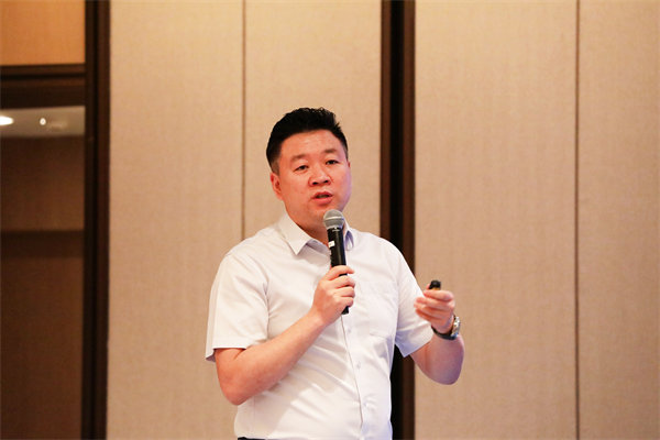 青花瓷酒業(yè)集團董事長助理,、副總經(jīng)理周敏