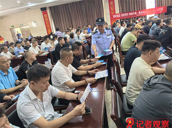 同發(fā)東周窯煤業(yè)公司開(kāi)展禁“毒知識(shí)宣傳筑牢禁毒防線” (2)