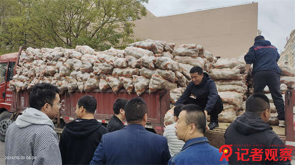 同發(fā)東周窯煤業(yè)公司情真意切幫扶鄉(xiāng)村振興 (3)
