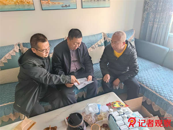 同發(fā)東周窯煤業(yè)公司膠輪車隊(duì)工友募捐善款情深獻(xiàn)愛心 (2)
