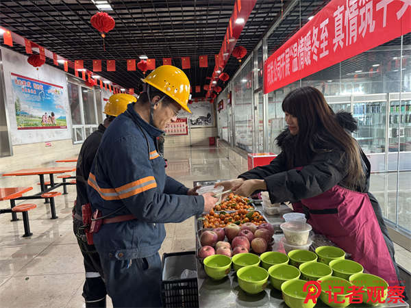 同發(fā)東周窯煤業(yè)公司開展“溫情暖冬至 真情筑平安”井口慰問活動(dòng) (7)