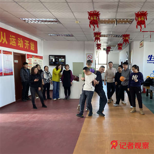 背靠背夾球