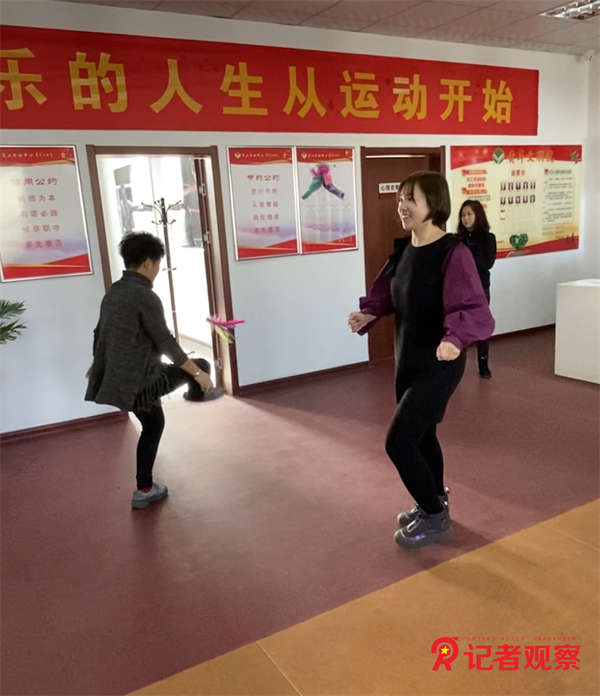 踢毽子 (2)
