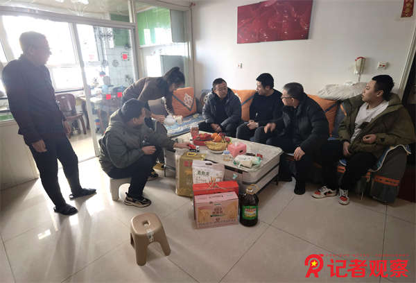 同發(fā)東周窯煤業(yè)公司工會(huì)開展春節(jié)入戶走訪慰問活動(dòng) (5)