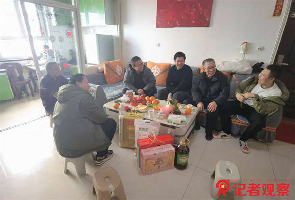 同發(fā)東周窯煤業(yè)公司工會(huì)開展春節(jié)入戶走訪慰問活動(dòng) (8)